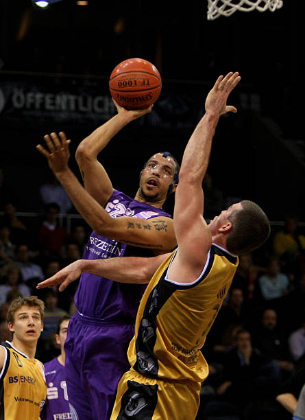 一个微笑面 一个微笑面