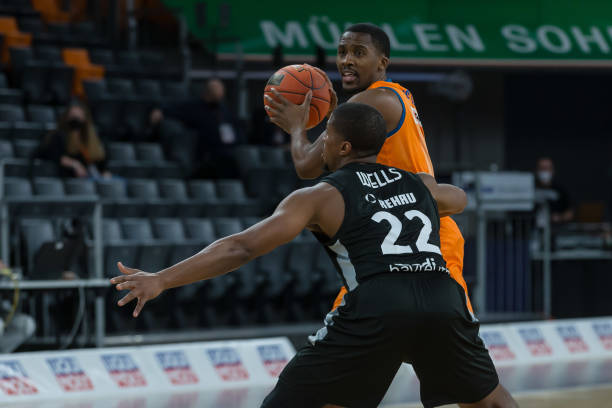 以她为例 以她为例